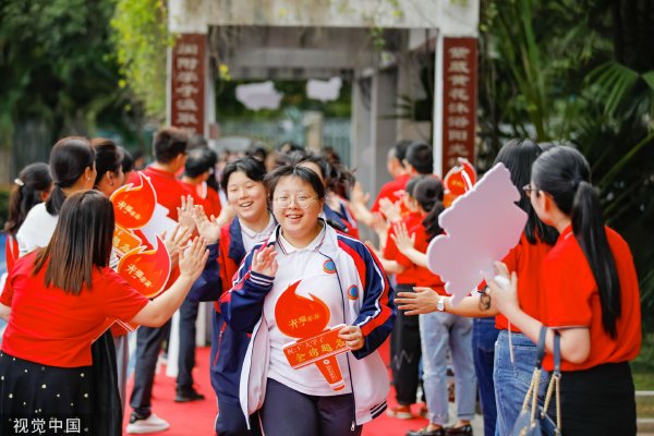 全国少工委：关于红领巾佩戴方法的说明