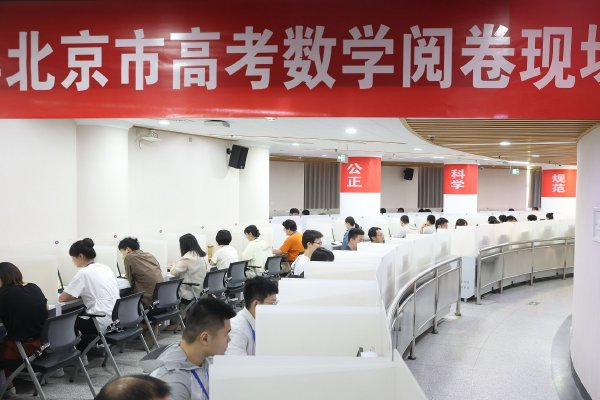 李强赴新疆，释放两个重要信息　　也正是因为如此，此次中国海警在发布相关信息时，没有使用此前曾经屡次使用的“执法巡查”这一说法，而是换上了“综合执法演练”这个新的表述。