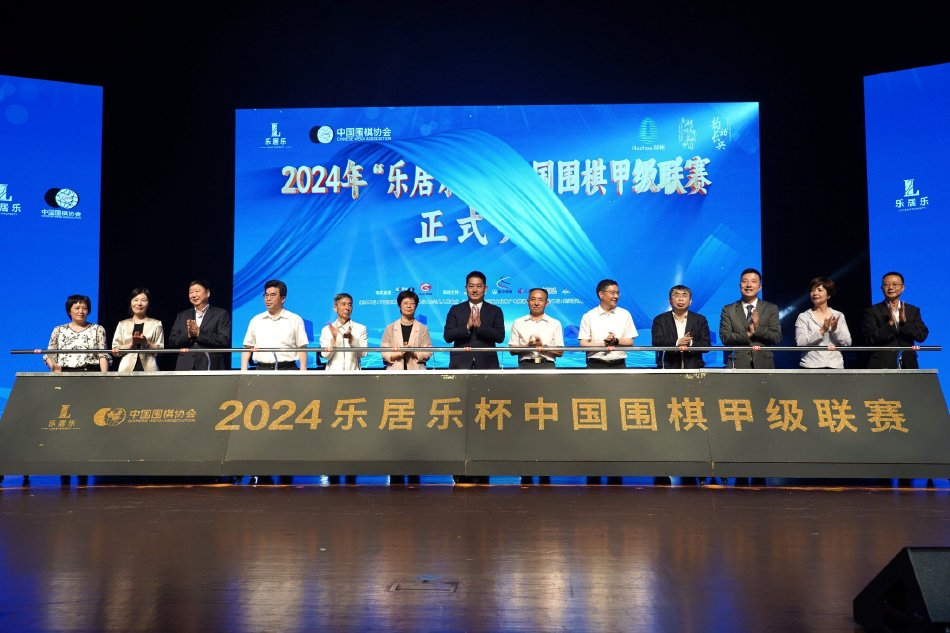 媒体：普京撤换防长，透露出俄乌战争新动向　　顶端新闻记者在其提供的截图里看到，儿慈会9958儿童紧急救助的微信公众号介绍柯某孝为“中华儿慈会项目四部9958廊坊团队主任”，并获得了“中华儿慈会2022年度最佳领导力奖”。