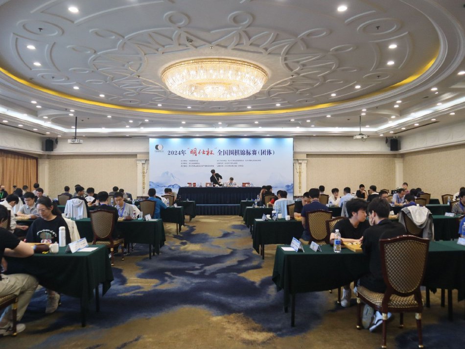 朝鲜称通过气球向韩国投放大量废纸和污物