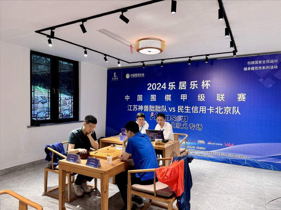 文化和旅游部部长会见美国驻华大使-yiowqvnjfggsk3lpr-　　该报告指出：“2001年—2020年，我国公路交通基础设施建设整体保持稳定，但2011年—2015年的5年间，中国高速公路的新通车里程达到4.94万公里，显著高于其他阶段，其主要原因是处在2008年全球金融危机后的一个建设高峰期，而这阶段修建的高速公路目前正陆续进入到大规模的维修养护阶段。”